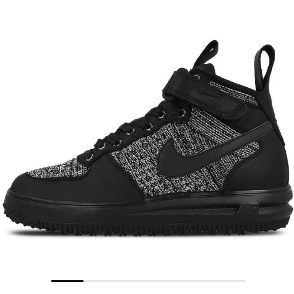 Nike Womens Flyknit Workboot hi top. 8.5